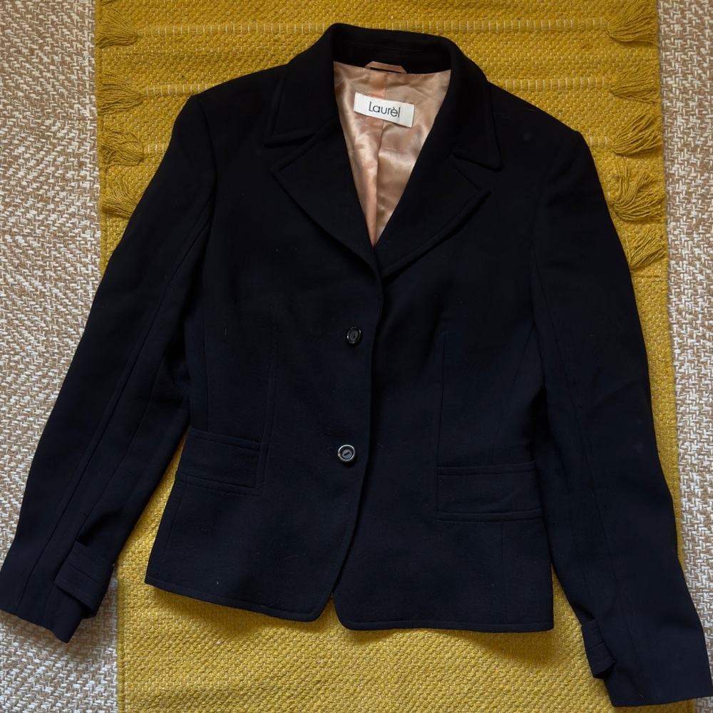 Black Tailored Blazer with Classic Silhouette